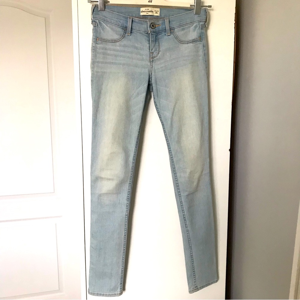 Abercrombie Girls Size 16 Light Wash Skinny Jeans - Like New